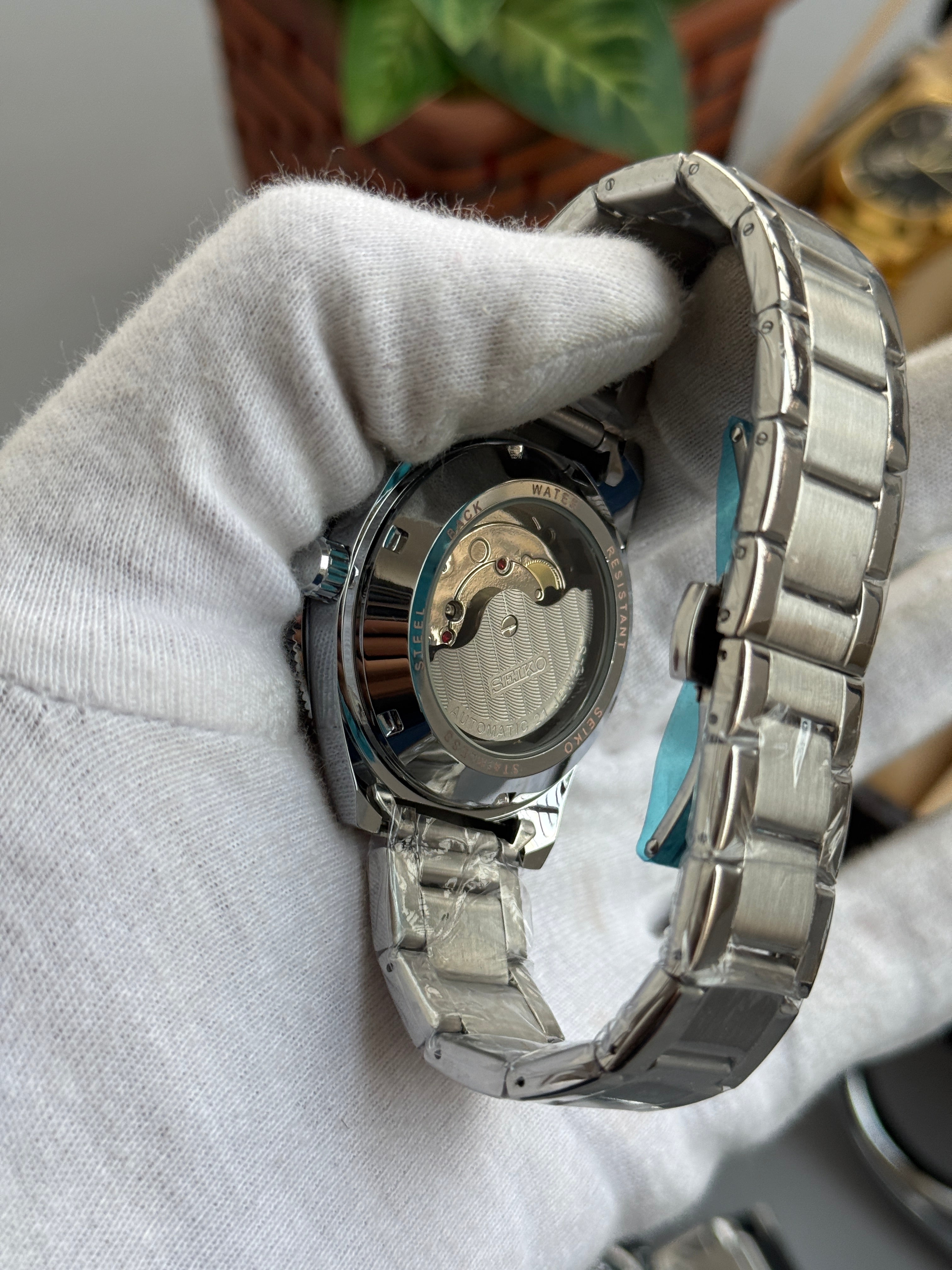 Sei_ko Prospex Black Gold Back open