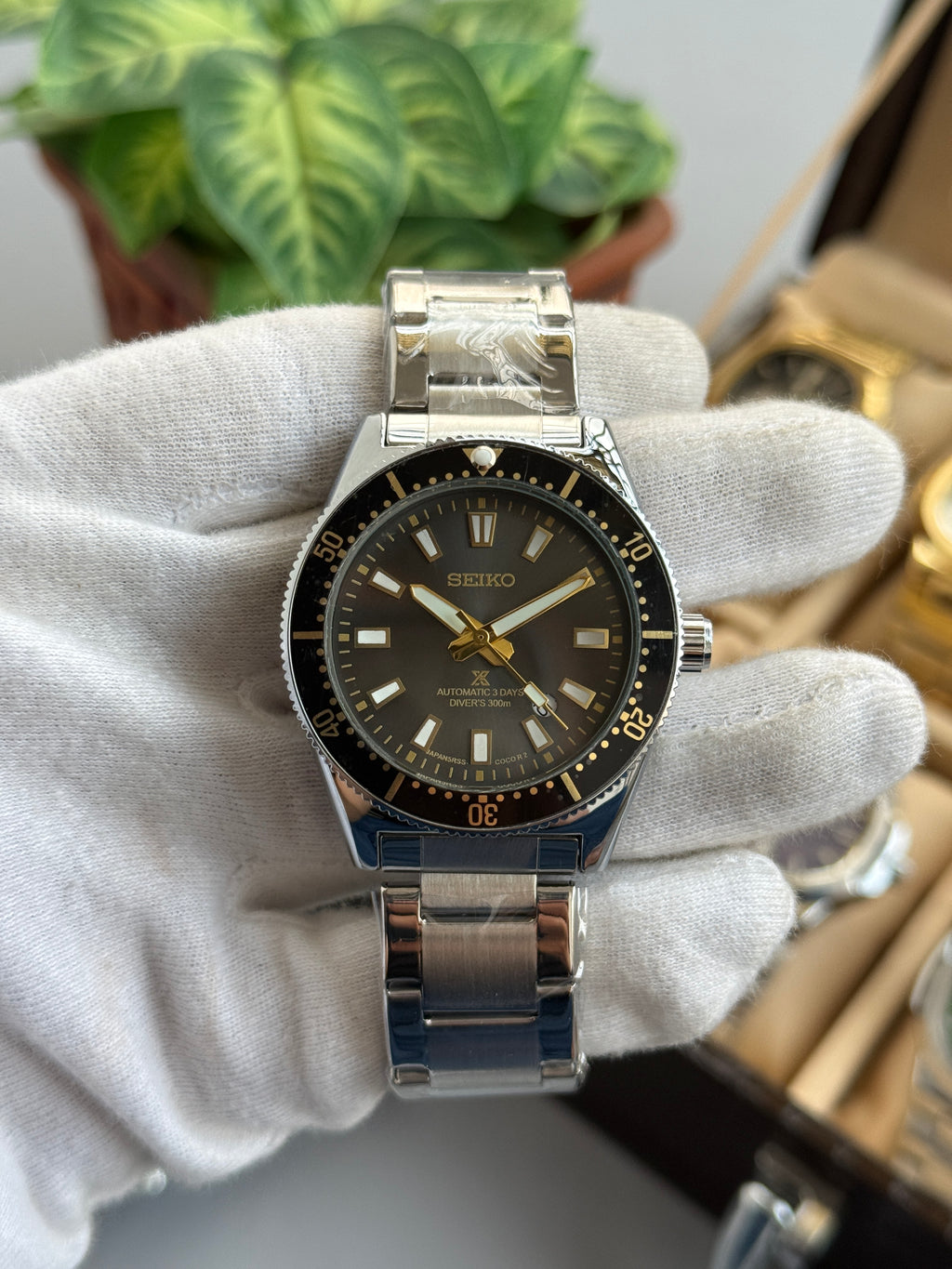 Sei_ko Prospex Black Gold Back open