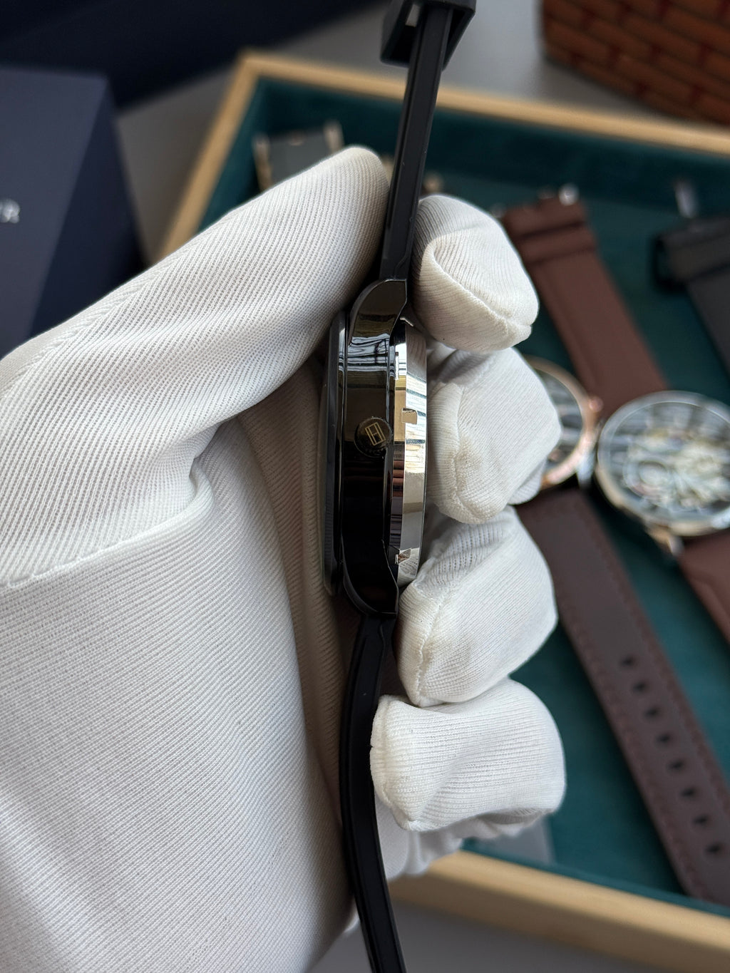 Tommy_Hilfiger Automatic Premium Silicon strap with warranty